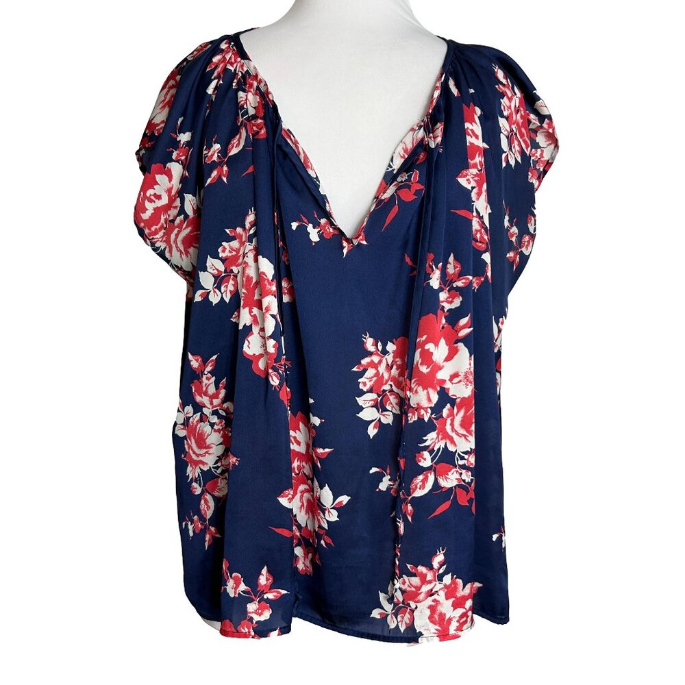 Tutu & Lilli Womens Blouse Size XS Blue Red Floral Pullover Short Sleeve Top